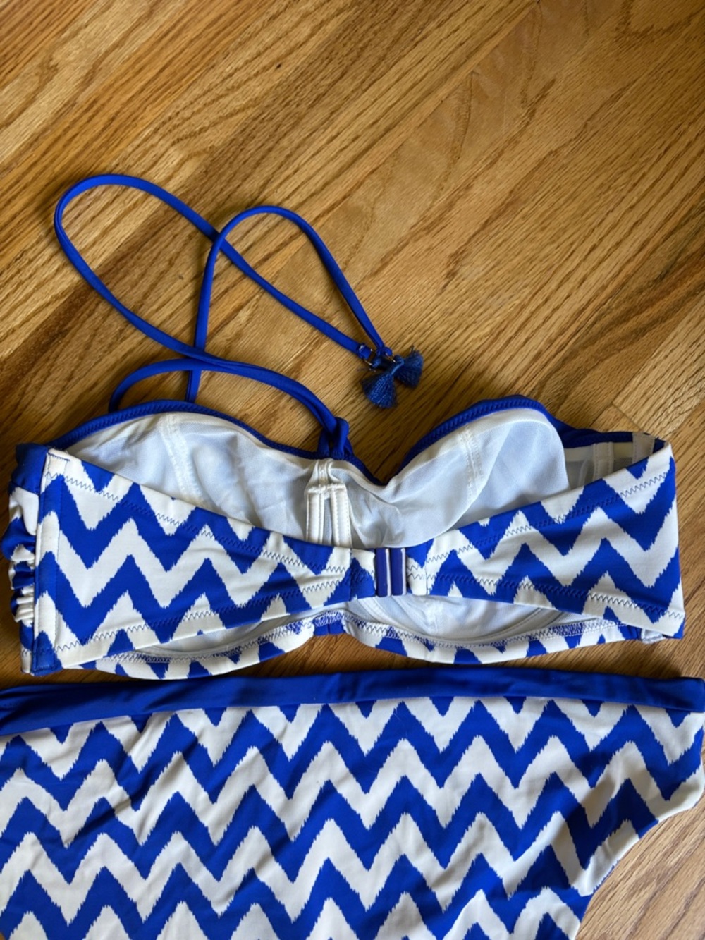 Freya 34DD and medium Blue and White Chevron Bandeau Bikini - Picture 6 of 7